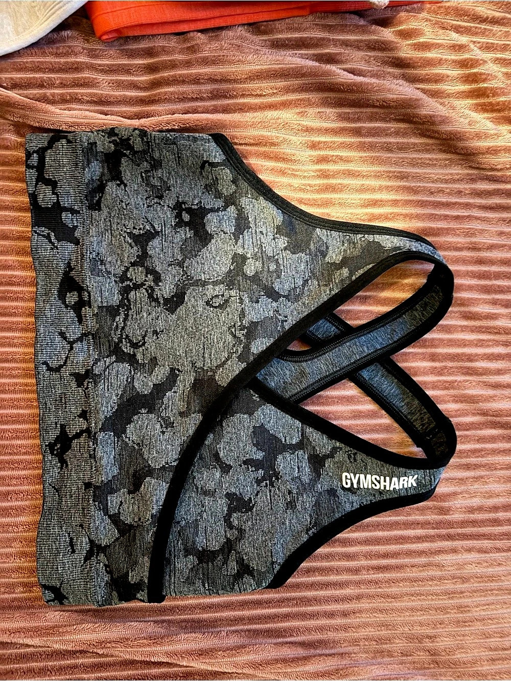 GYMSHARK Adapt Camo Seamless Sports Bra in Black & Gray